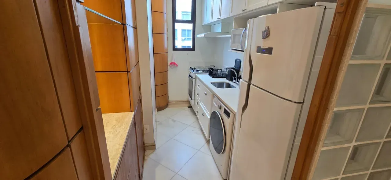 Furnished 2-bedroom apartment with open-plan kitchen — photo 22
