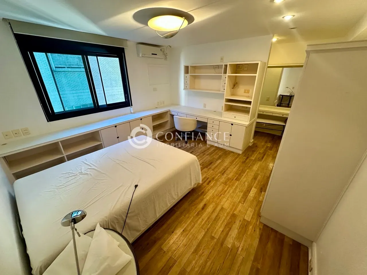 Apartamento de 230 m² com 2 quartos e armários embutidos — photo 36
