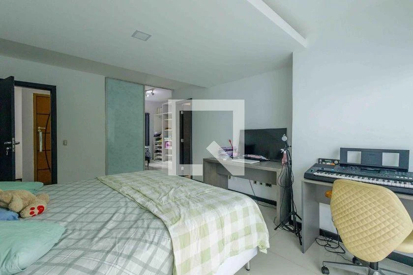 Furnished house with 5 bedrooms and open-plan kitchen — photo 27
