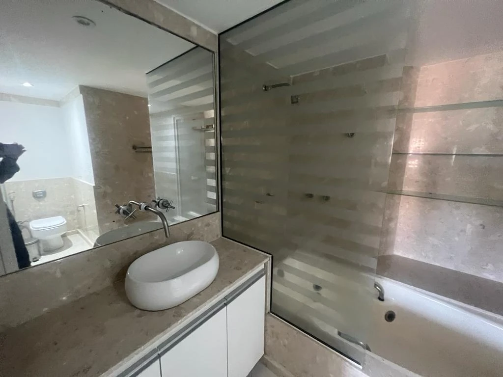 200 m² duplex apartment with 3 bedrooms and 6 bathrooms — photo 32