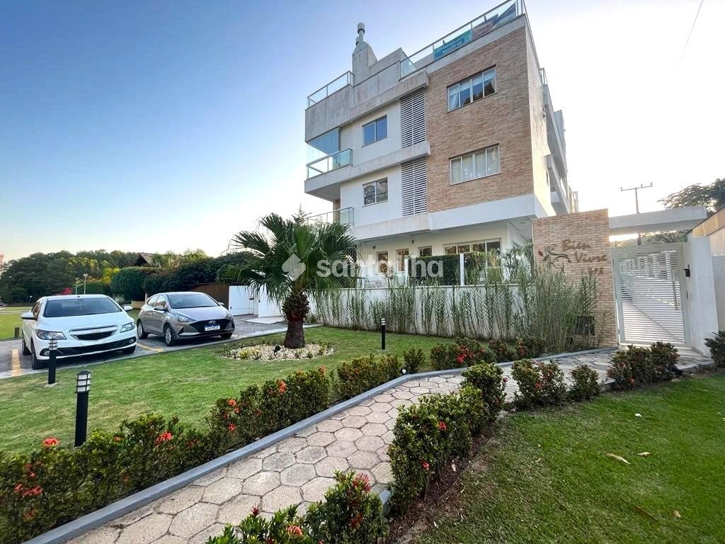 Balcony with a grill in a 2-bedroom apartment, 74 m² — photo 9