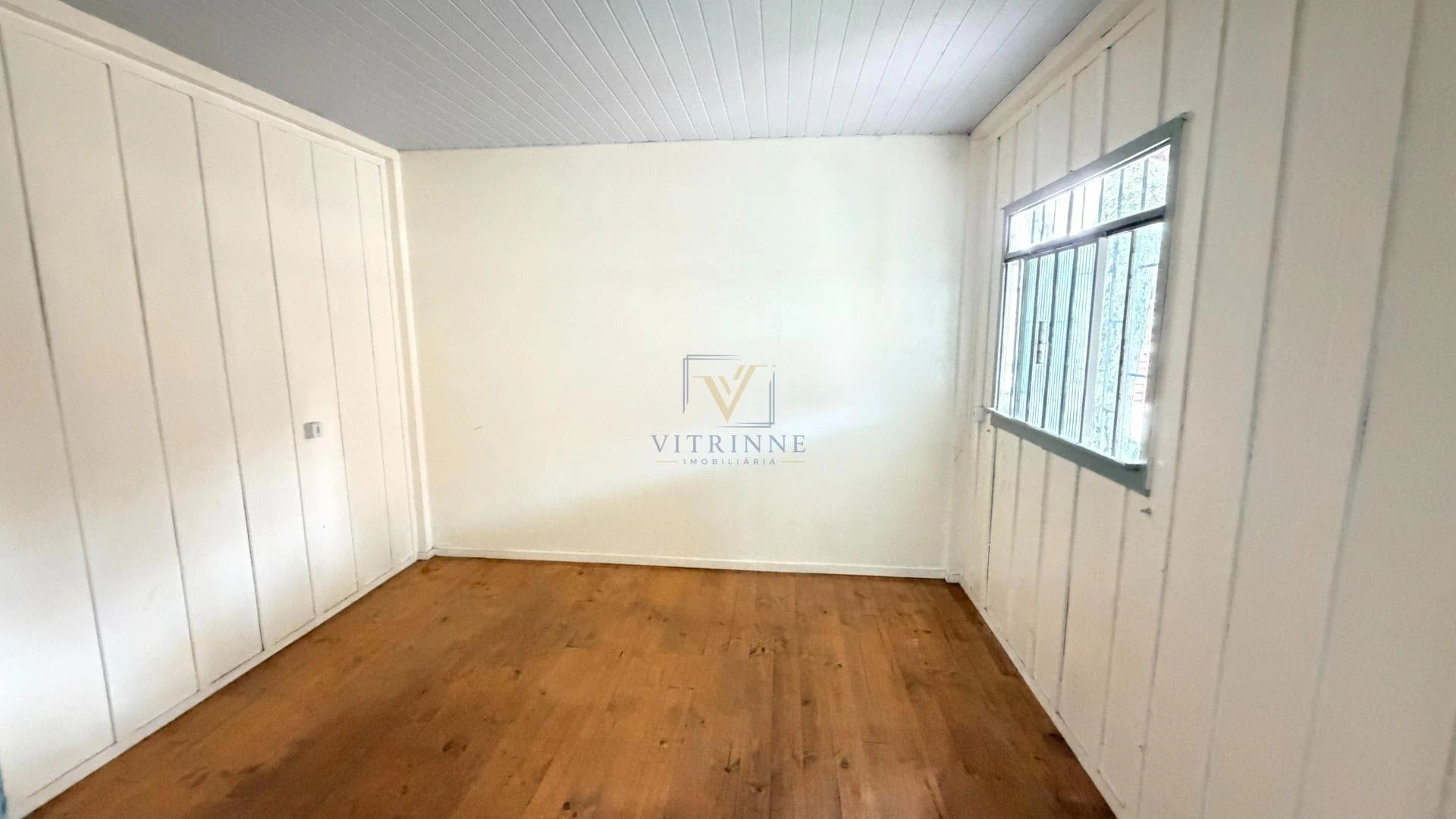 Деревянный пол или ламинат и 2 спальни: дом 60 м² — photo 9