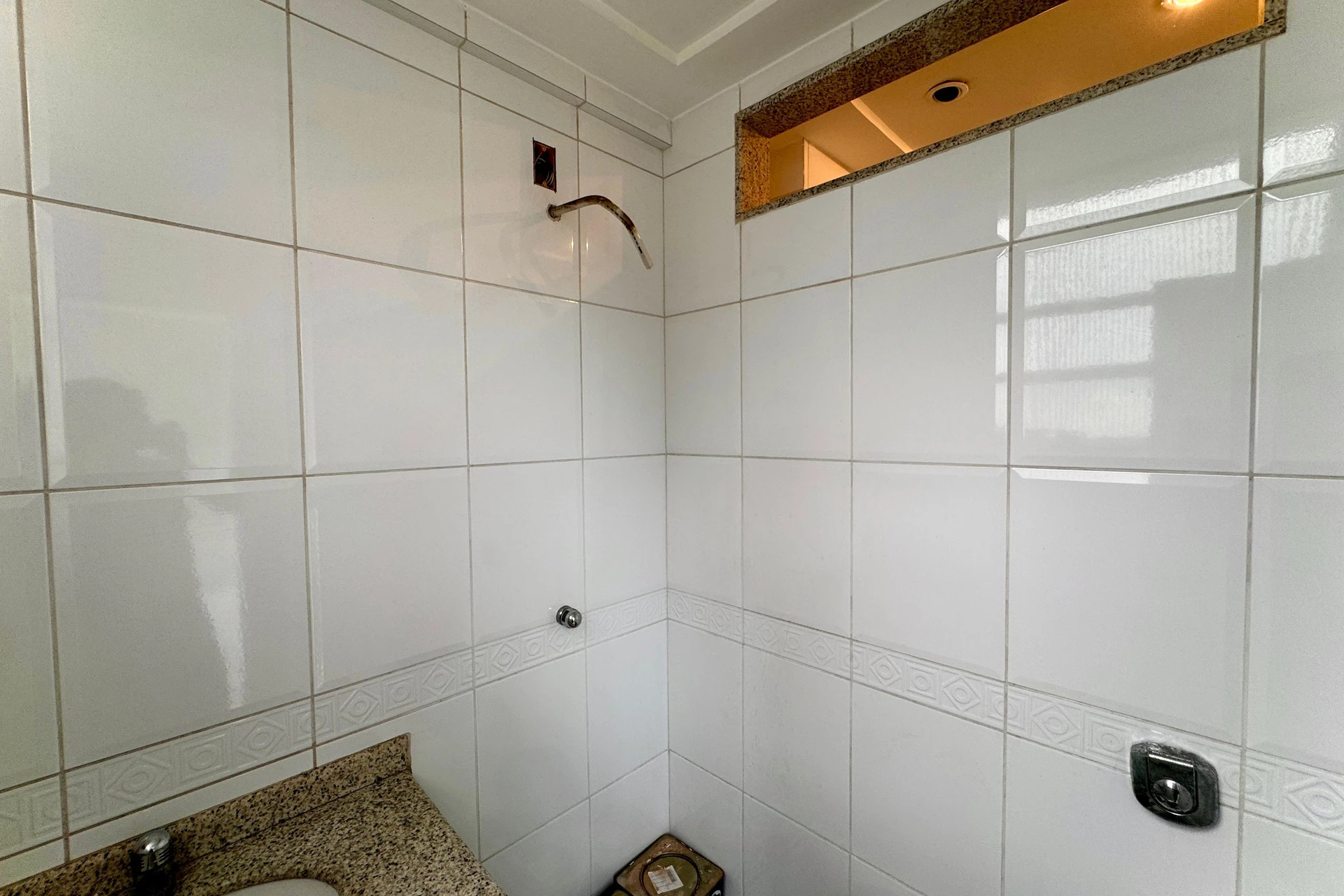 Furnished 2-bedroom apartment with 1 suite and balcony — photo 34