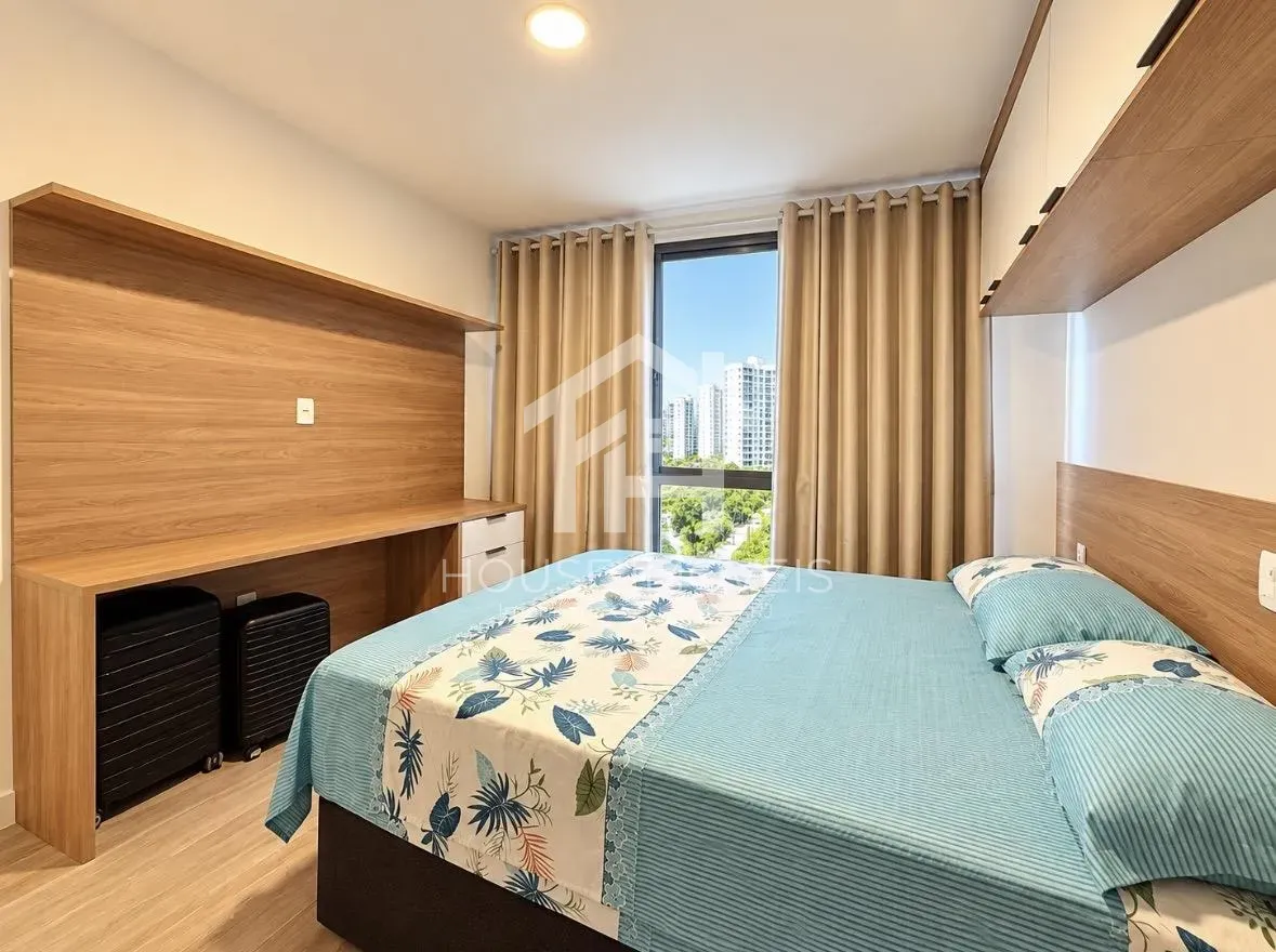 Walk-in closet in a 2-bedroom apartment, 87 m² — photo 4