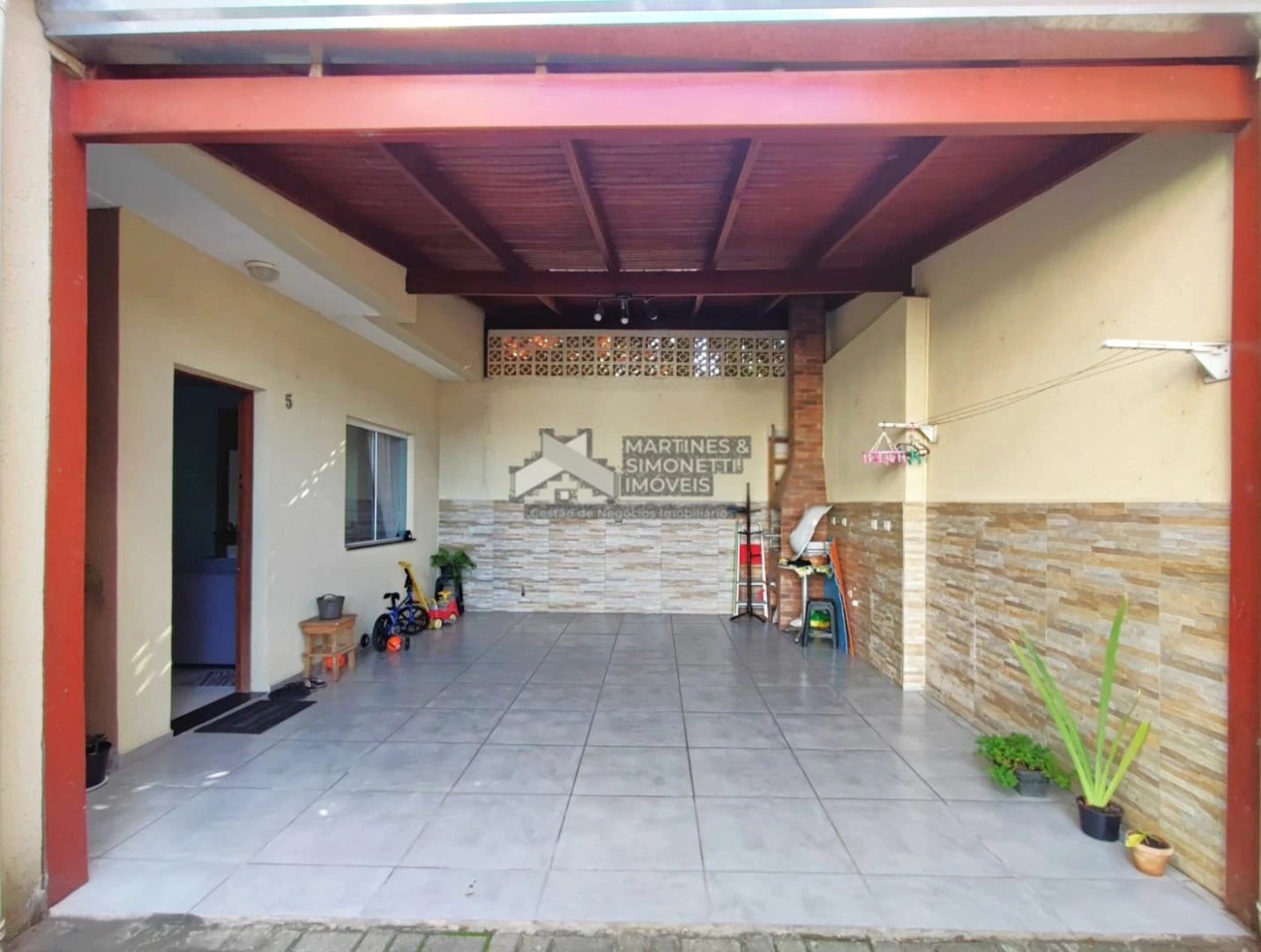 3-bedroom house with a walk-in closet in Curitiba — photo 24