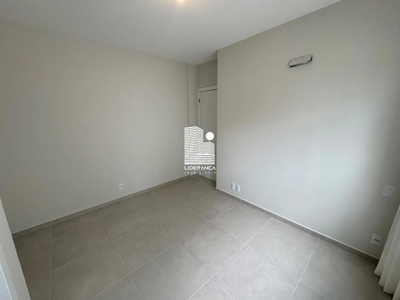 2-bedroom apartment with a mountain view in Florianópolis — photo 20