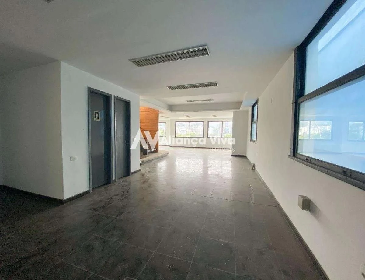Casa, 824 m², com janelas do piso ao teto — photo 14