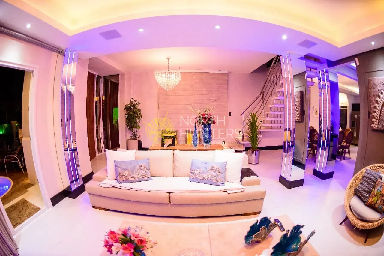 Casa con 5 dormitorios y cocina de concepto abierto — photo 3