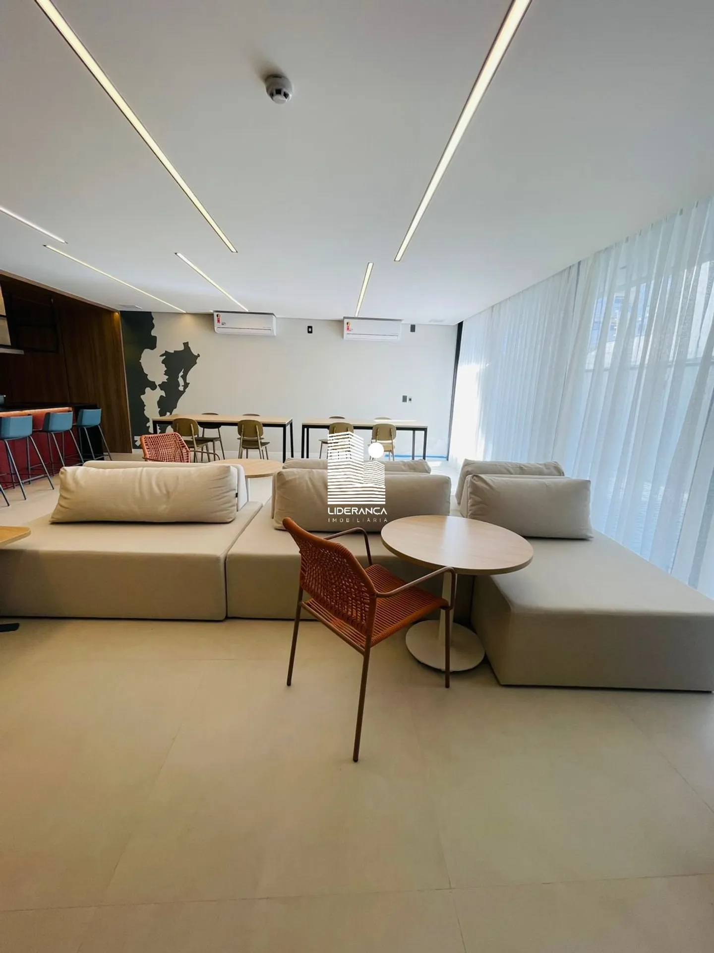 Floor-to-ceiling windows in a one-bedroom apartment, 17 m² — photo 24