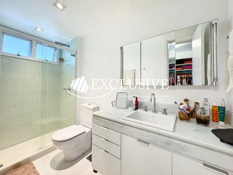 Furnished apartment with 4 bedrooms and 5 bathrooms — photo 25