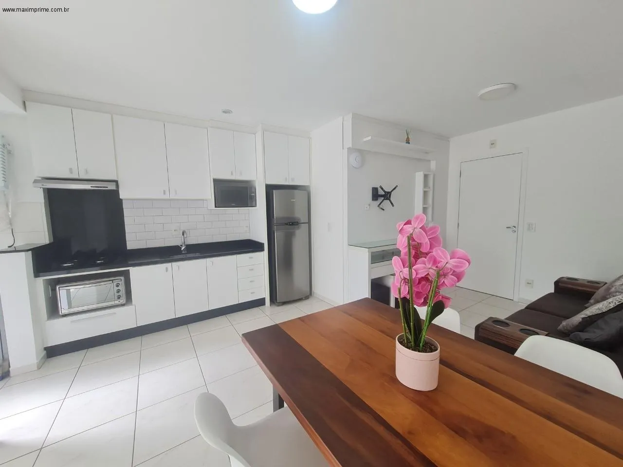 Furnished 2-bedroom apartment 63 m² with balcony — photo 2