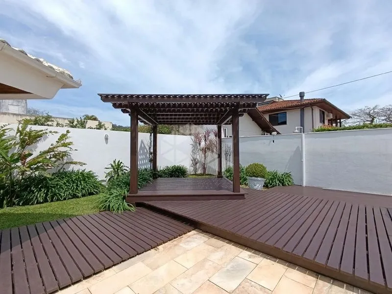 Furnished house, 222 m², with a bathtub — photo 28