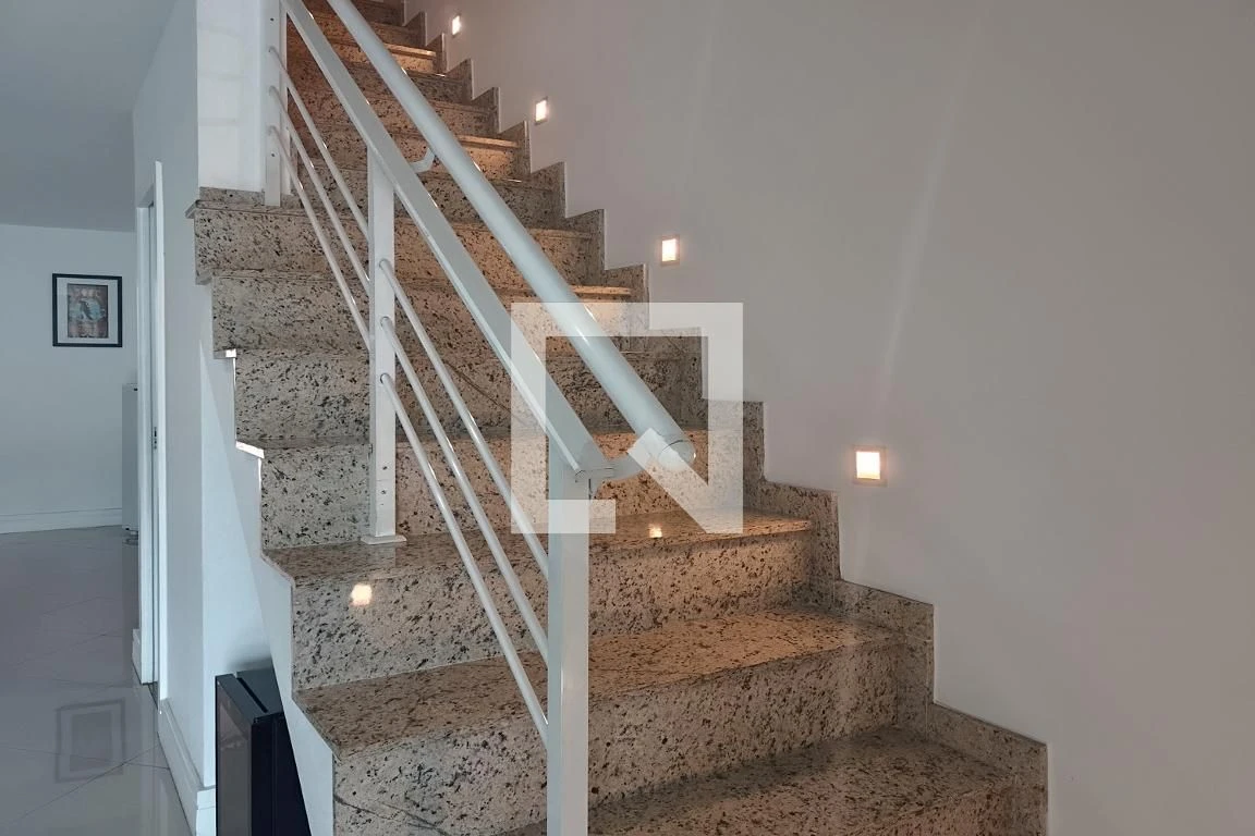 460 m² house with a water view and a private pool — photo 55