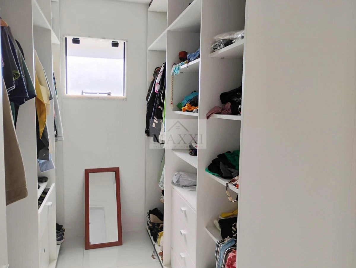 290 m² house with 3 en-suite bedrooms and glass balcony — photo 17