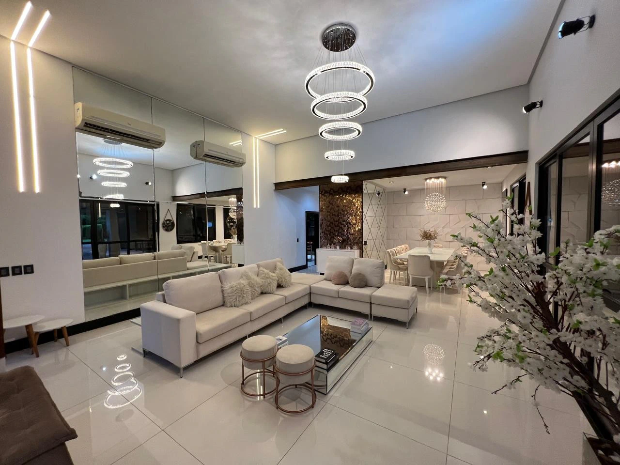 Casa linear mobiliada com 4 suítes e 4 vagas — photo 11