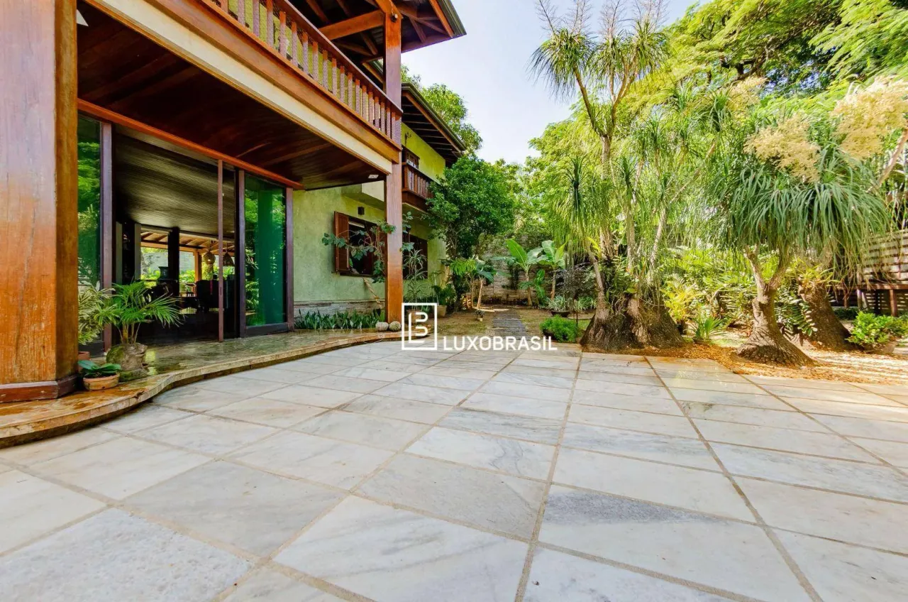 Furnished house with 5 bedrooms, 5 baths and 1116 m² — photo 13