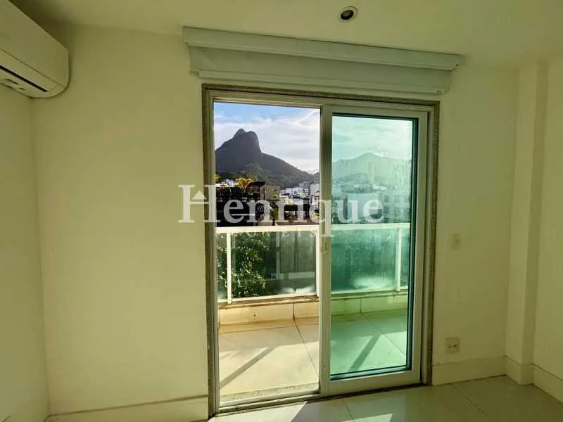Triplex penthouse with 3 bedrooms and 3 bathrooms — photo 21