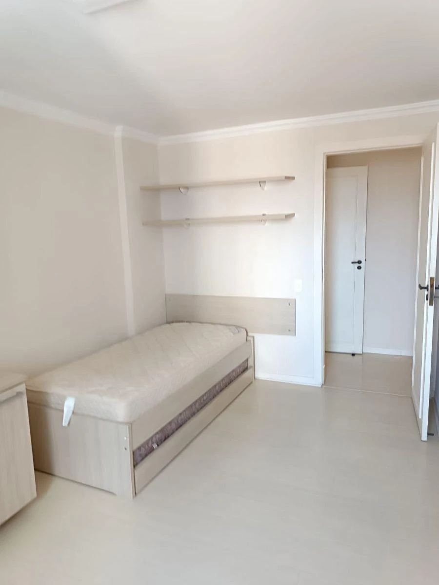 Apartamento de 156 m² com secadora e janelas do piso ao teto — photo 34