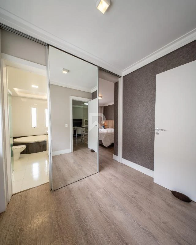 Furnished house, 400 m², with a bathtub — photo 24