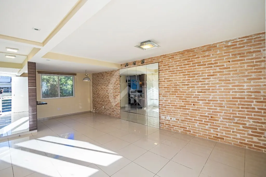 Triplex townhouse with 2 bedrooms and balcony grill