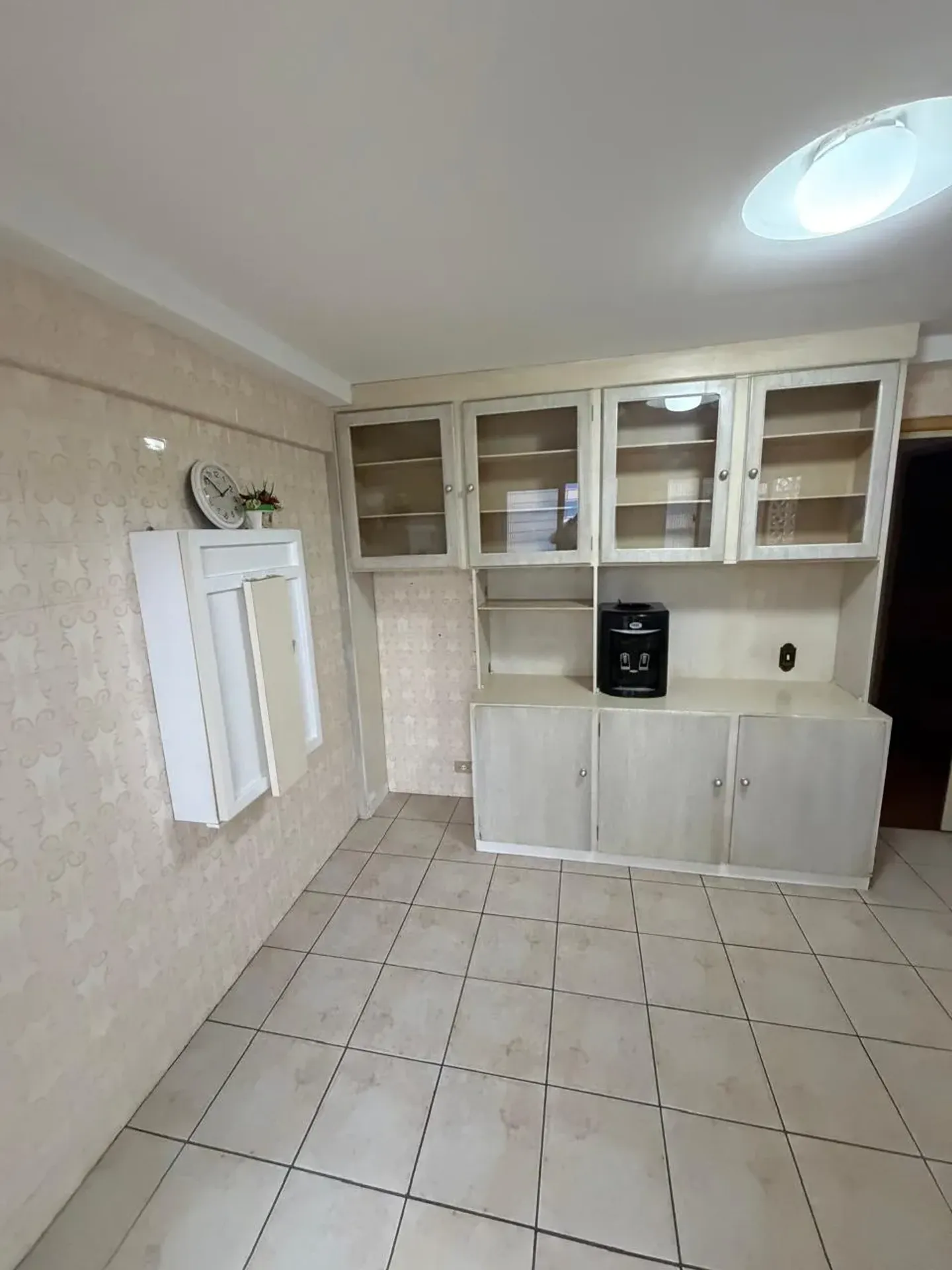 3-bedroom apartment with wood or laminate floors in Curitiba — photo 6