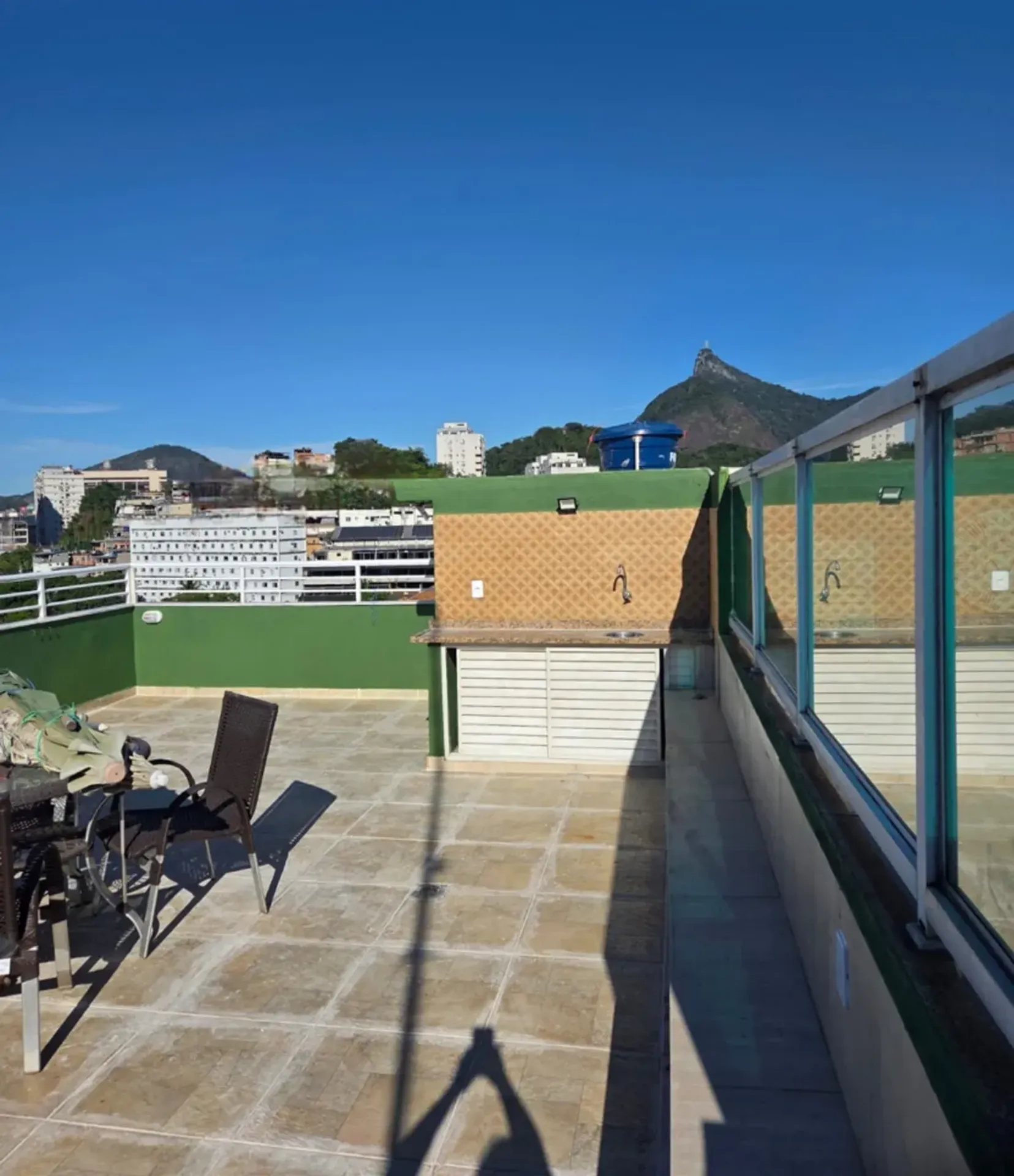 Unfurnished 3-bedroom apartment with terrace views — photo 2
