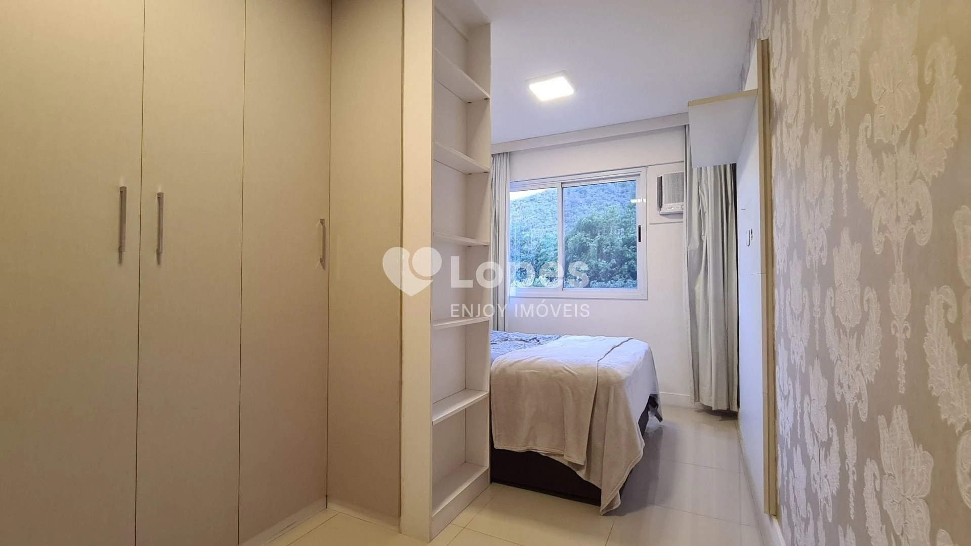 Furnished 2-bedroom apartment with a desk and 71 m² — photo 9