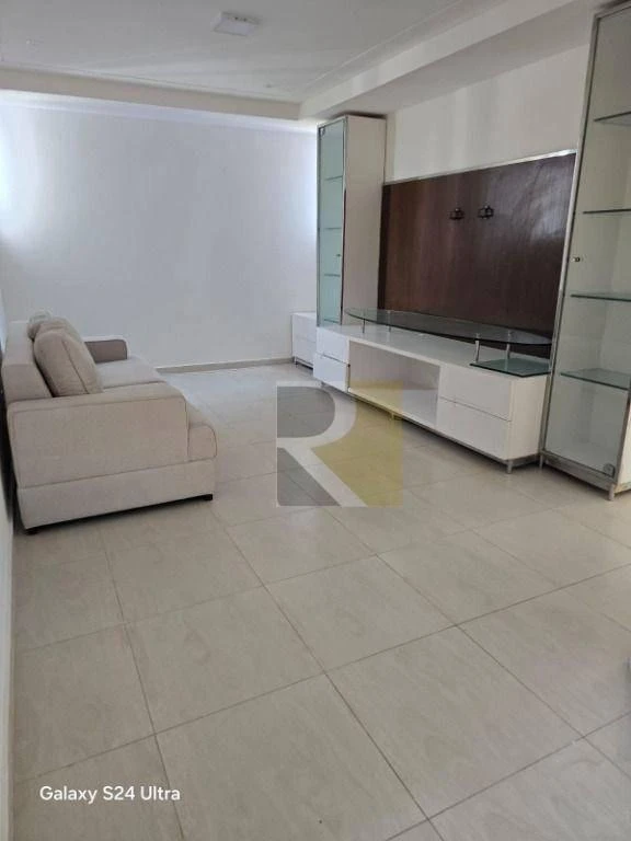 Furnished apartment, 250 m², with a glass-enclosed balcony — photo 5