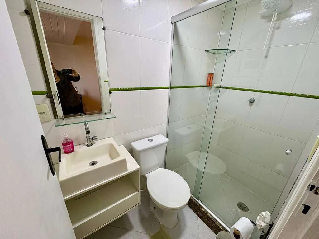 Furnished 4 en-suite bedrooms with 9 bathrooms — photo 22