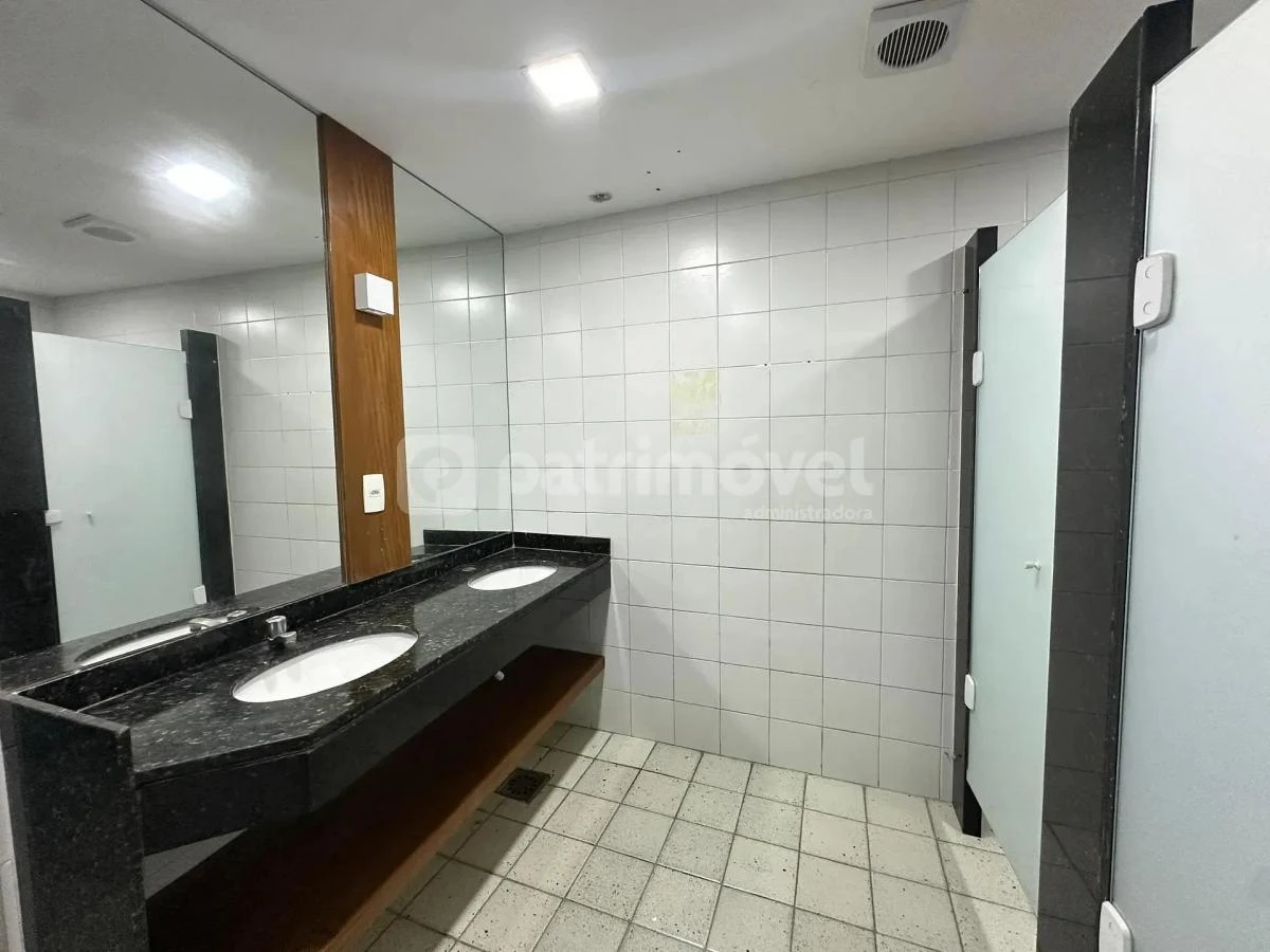 629 m² apartment with a separate kitchen and 3 bathrooms — photo 3