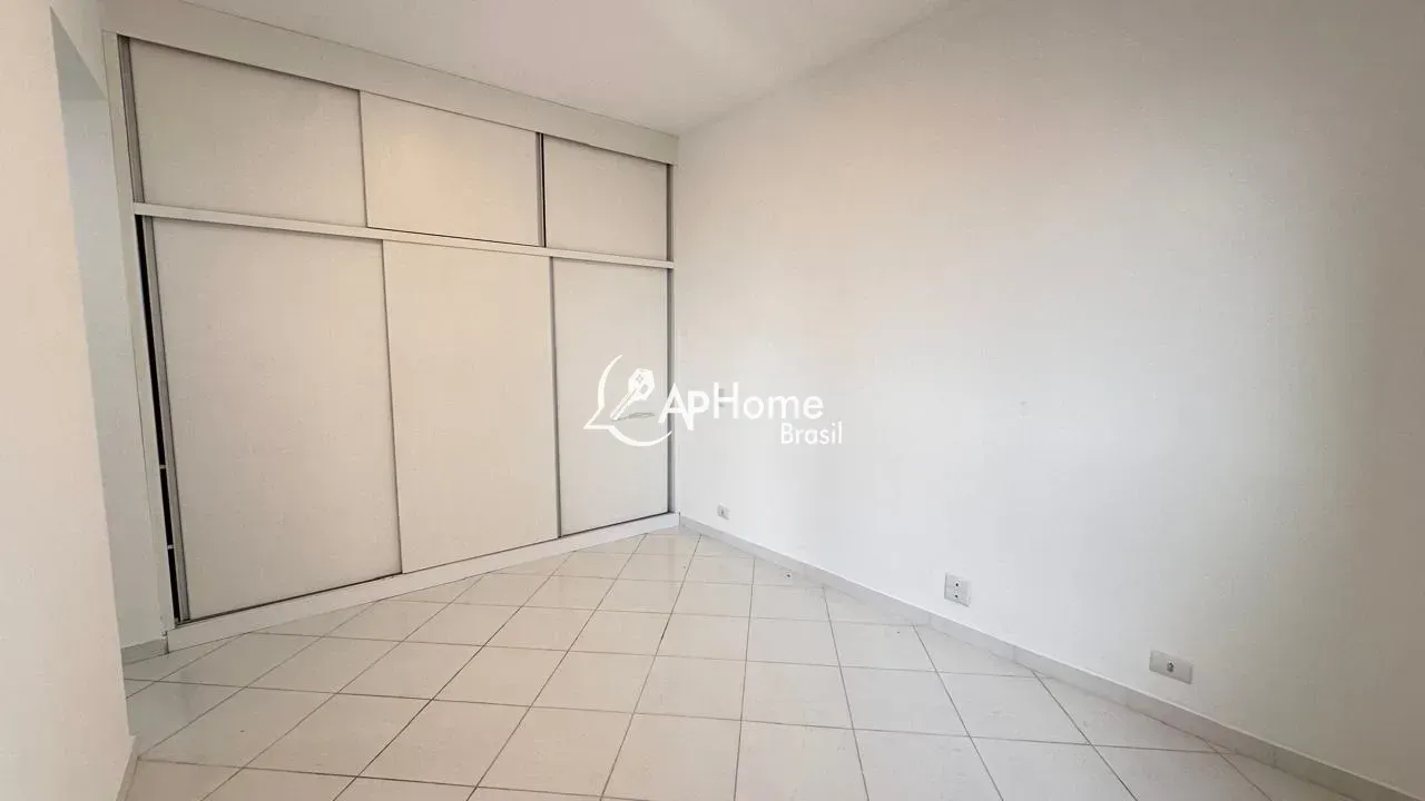 Apartment with 4 bedrooms and a glassed-in balcony — photo 9