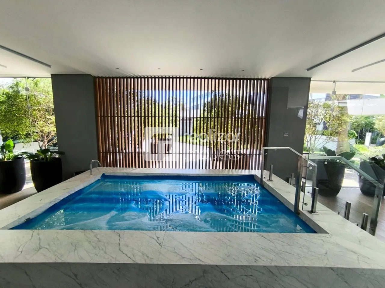 Furnished 3rd-floor apartment with 2 en-suites 170 m² — photo 26