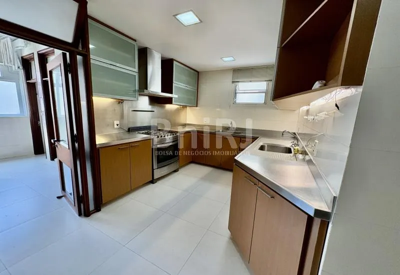 Apartamento de 180 m² com varanda fechada e fogão a gás — photo 18