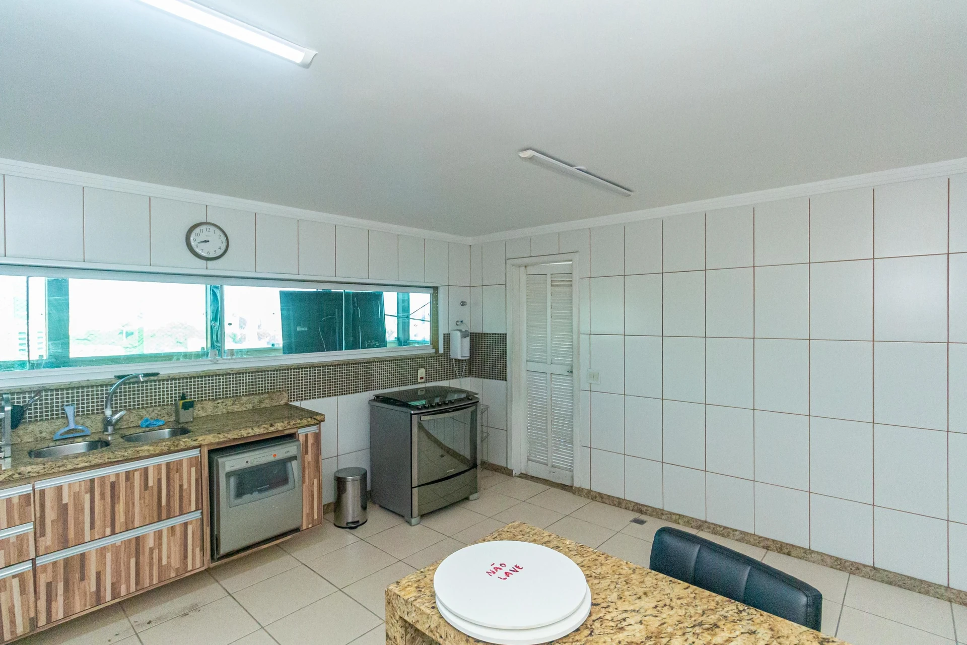Apartamento mobiliado com 4 quartos e 3 banheiros — photo 2