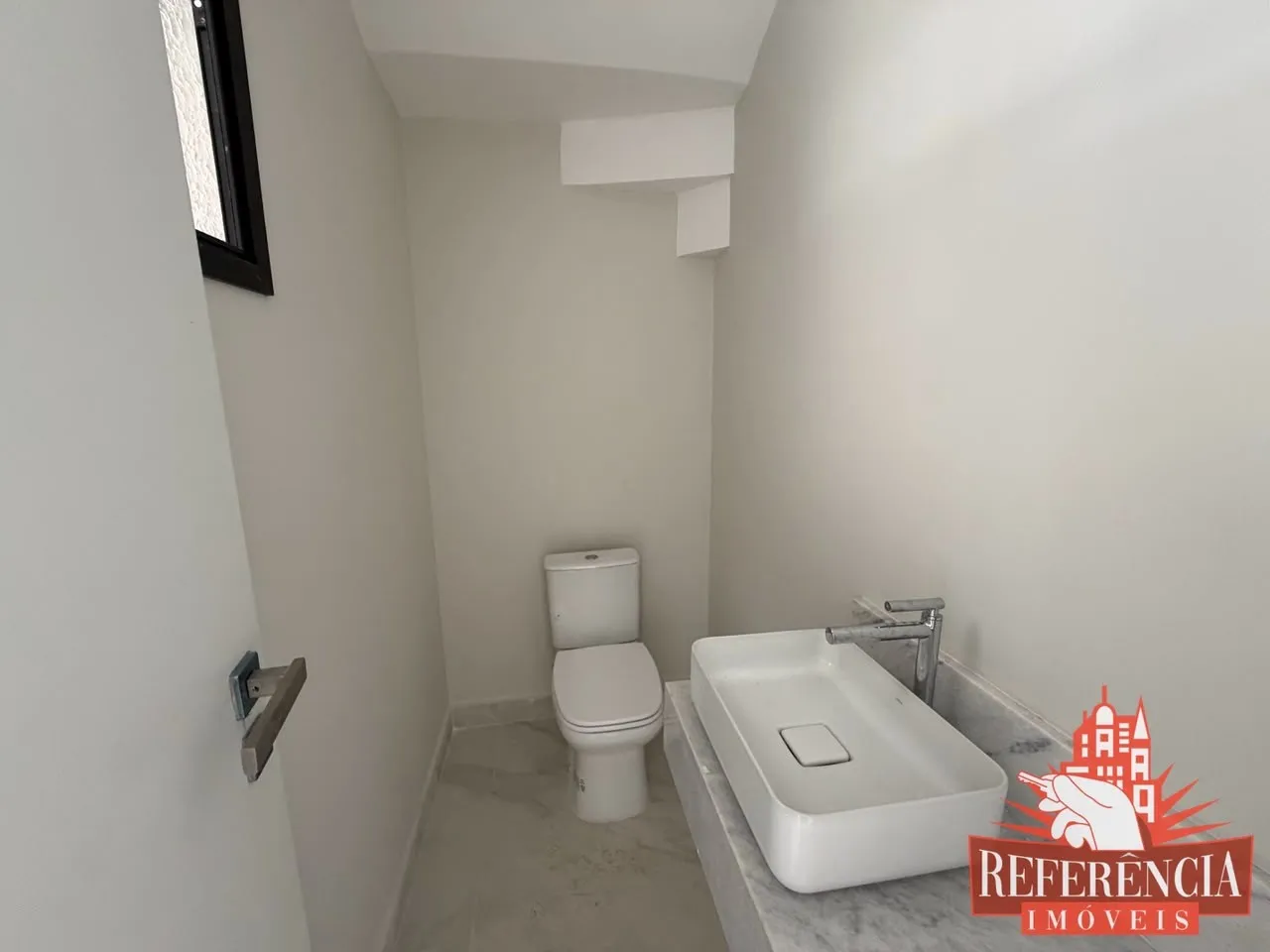 Condominium house with 3 bedrooms and open-plan kitchen — photo 18