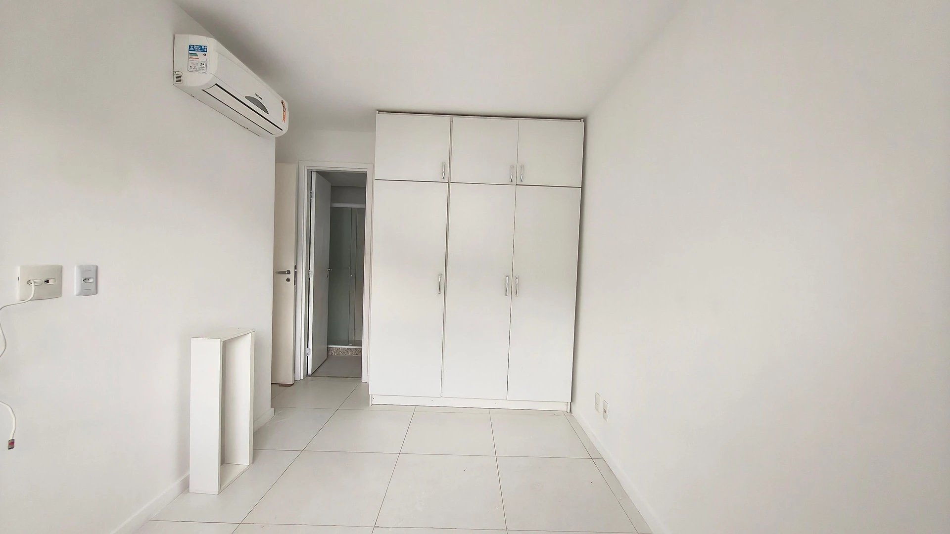 Unfurnished apartment with 2 bedrooms and 2 bathrooms — photo 4