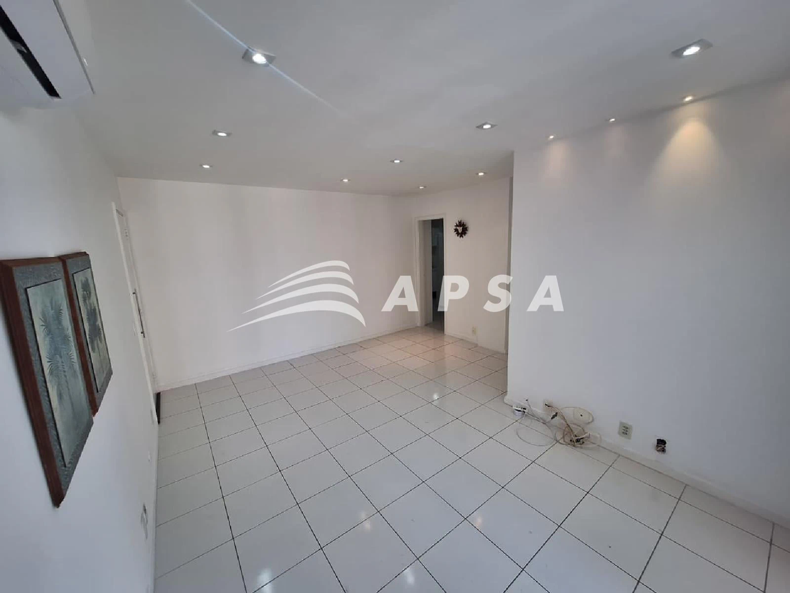 Walk-in closet in a 2-bedroom apartment, 90 m² — photo 26