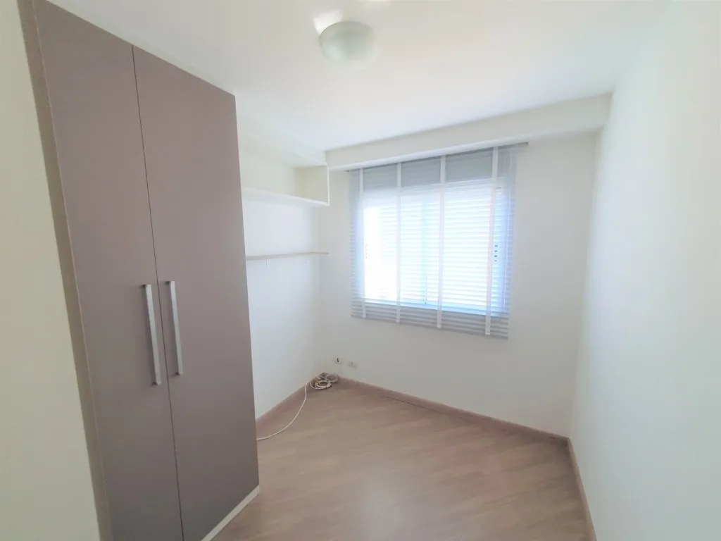 Apartamento de 2 quartos com cozinha fechada e fogão a gás — photo 22