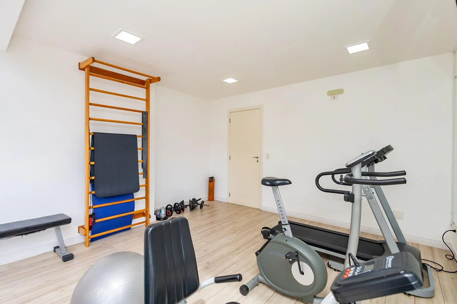 Home office in a 2-bedroom apartment, 95 m² — photo 77