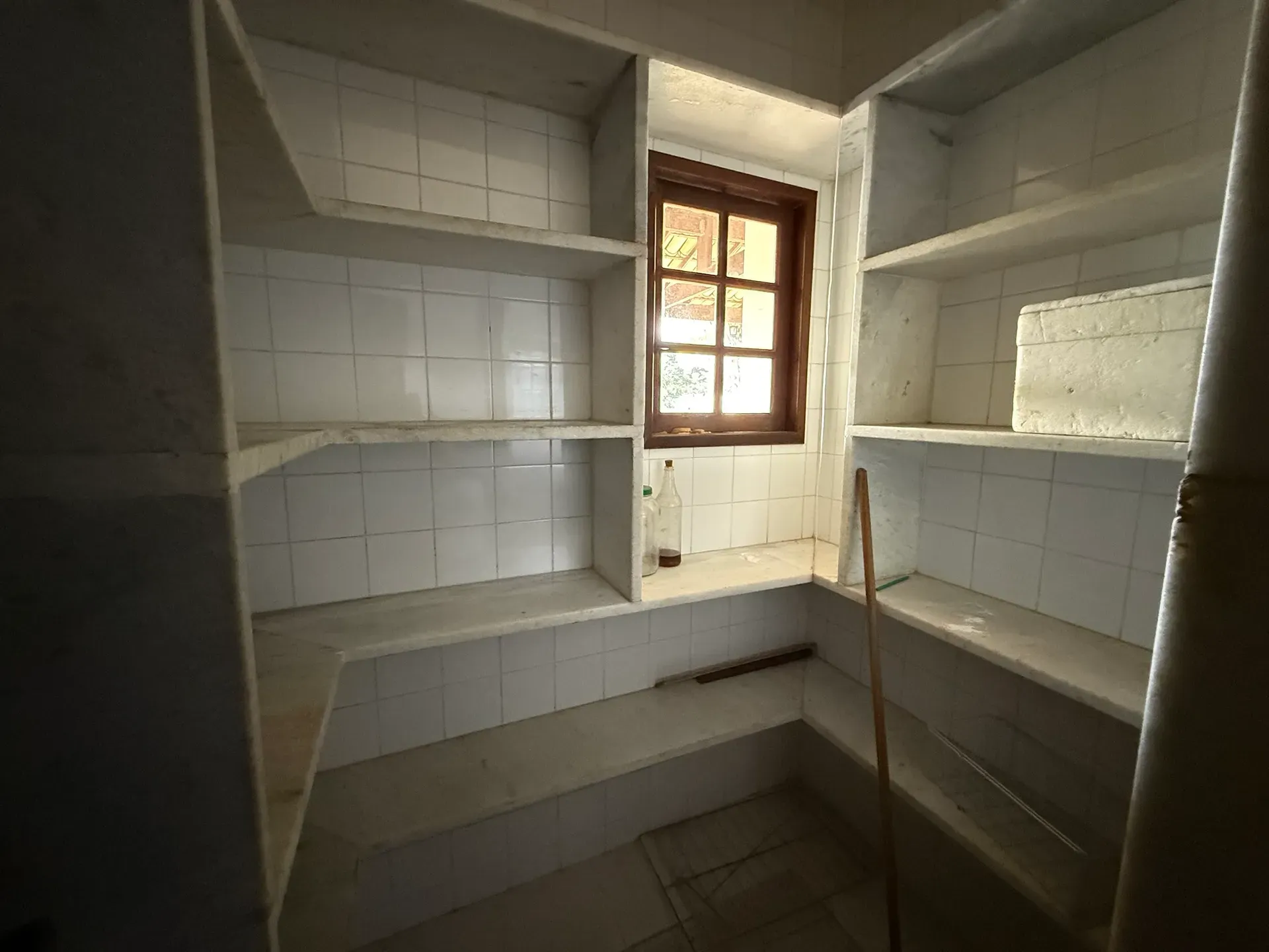 Furnished house, 350 m², with a glass-enclosed balcony — photo 12