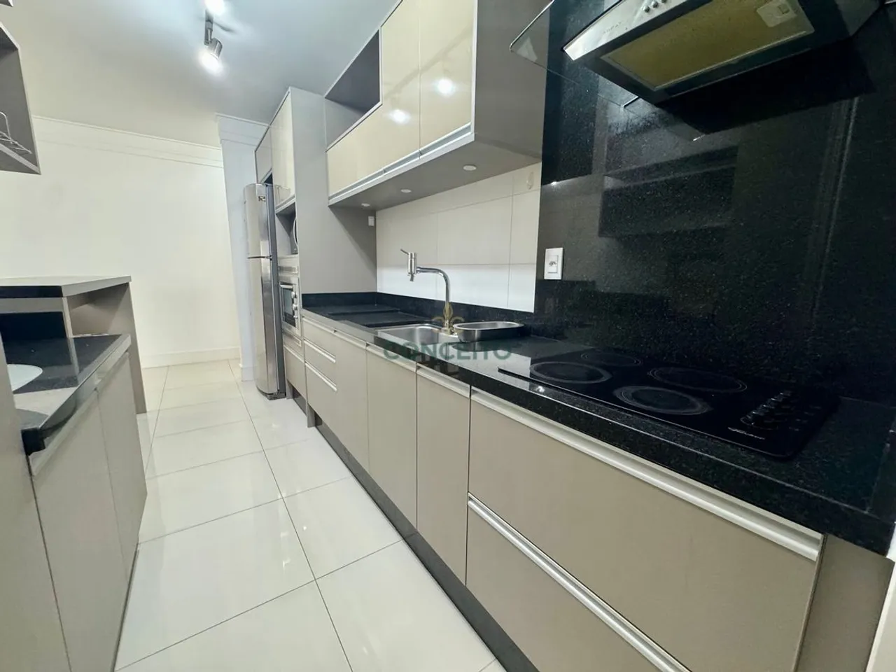 Furnished apartment, 94 m², with a glass-enclosed balcony — photo 18