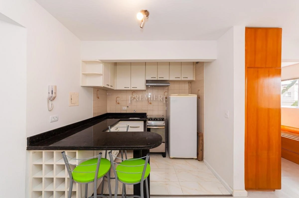Furnished one-bedroom, 38 m² apartment in Curitiba — photo 3