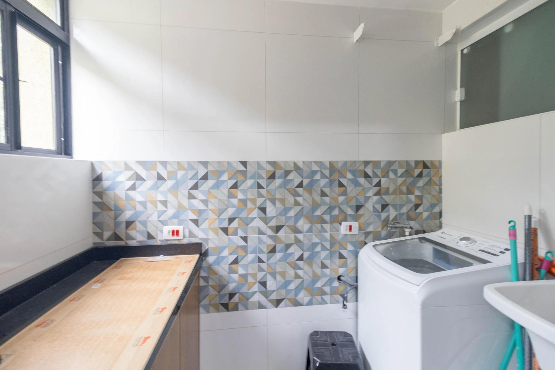 3-bedroom apartment with a washing machine — photo 20