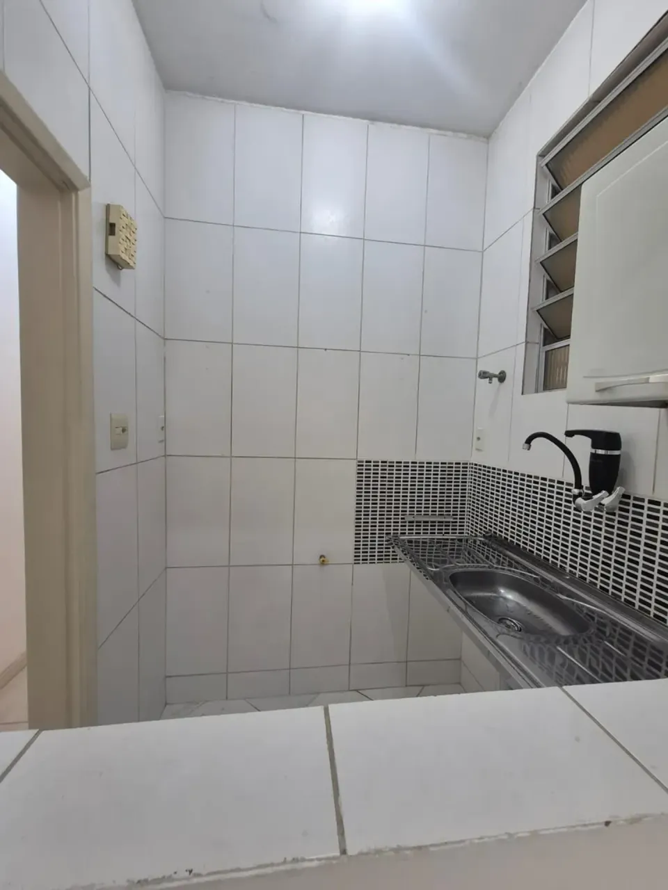 Unfurnished 1-bedroom apartment with a closed kitchen — photo 2