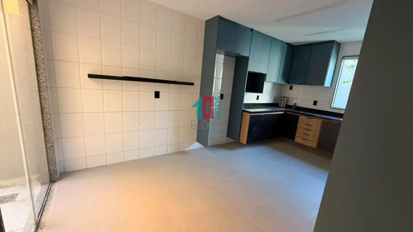Будинок на 5 кімнат, 2 окремі ванні, 4 санвузли, 320 м² — photo 40