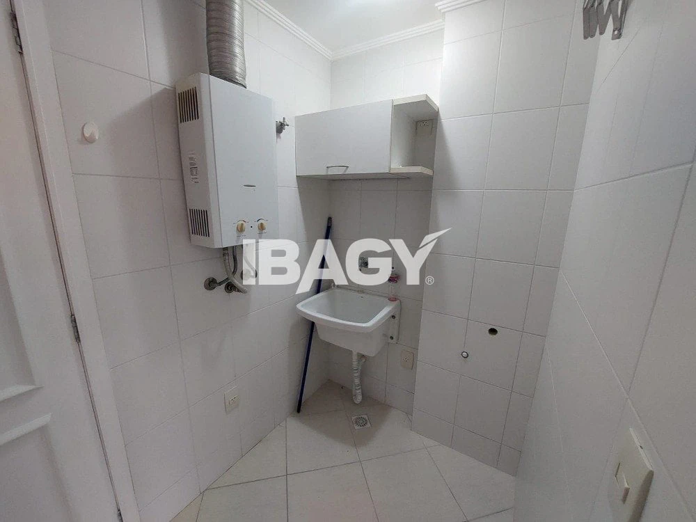 Apartamento de 1 dormitorio con cocina abierta y suite — photo 7