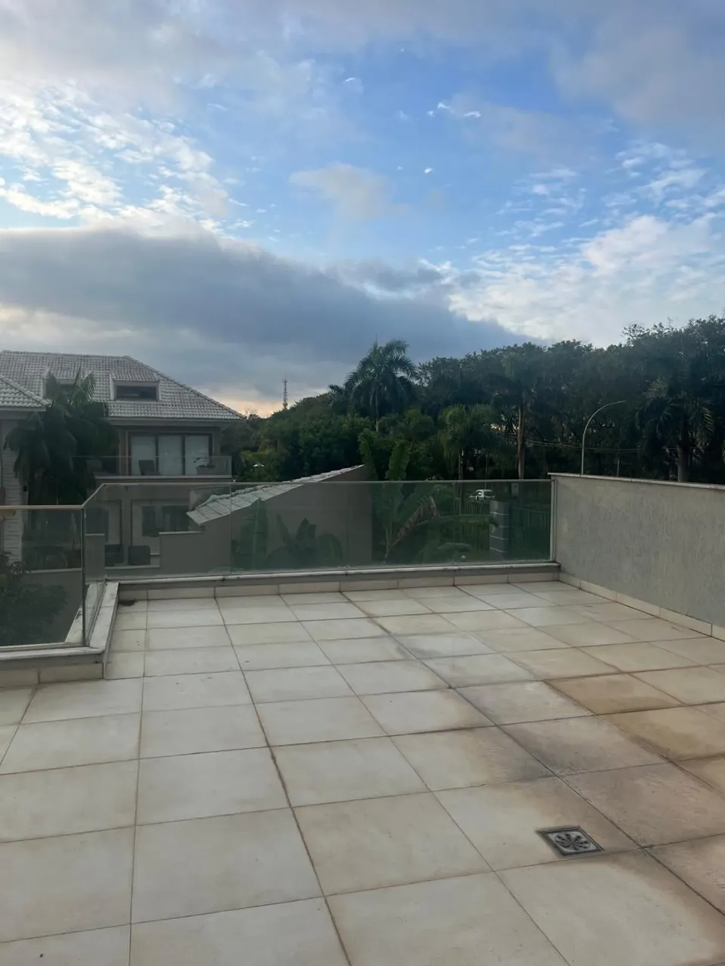 Furnished house with 5 en-suite bedrooms and 630 m² — photo 24
