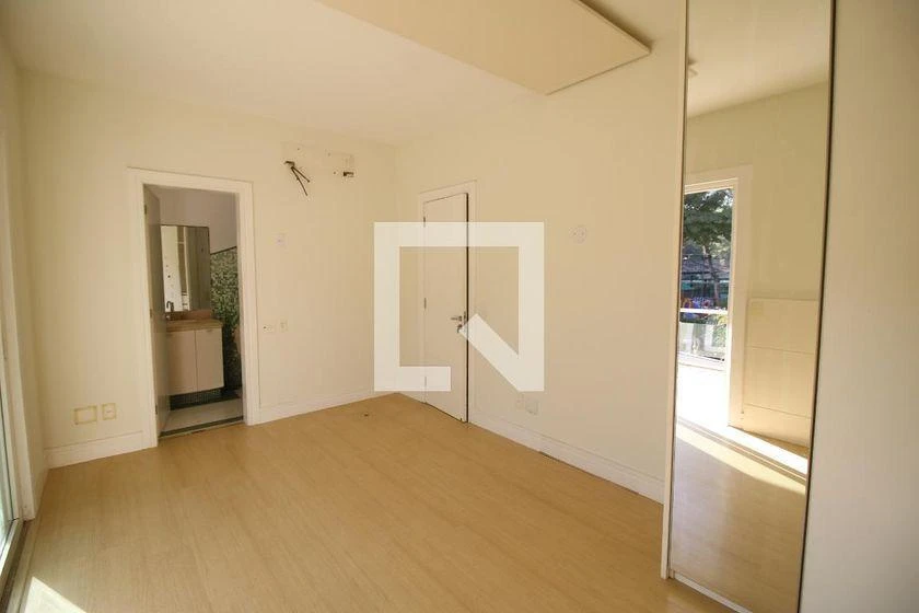 House with 4 en-suite bedrooms and 597 m², 4 parking — photo 36