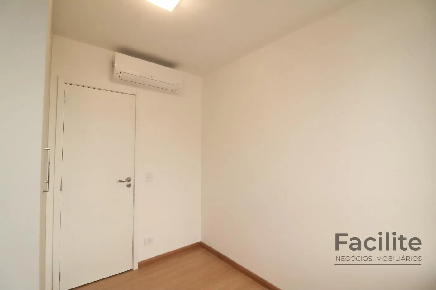 Furnished apartment, 46 m², with a home office — photo 35