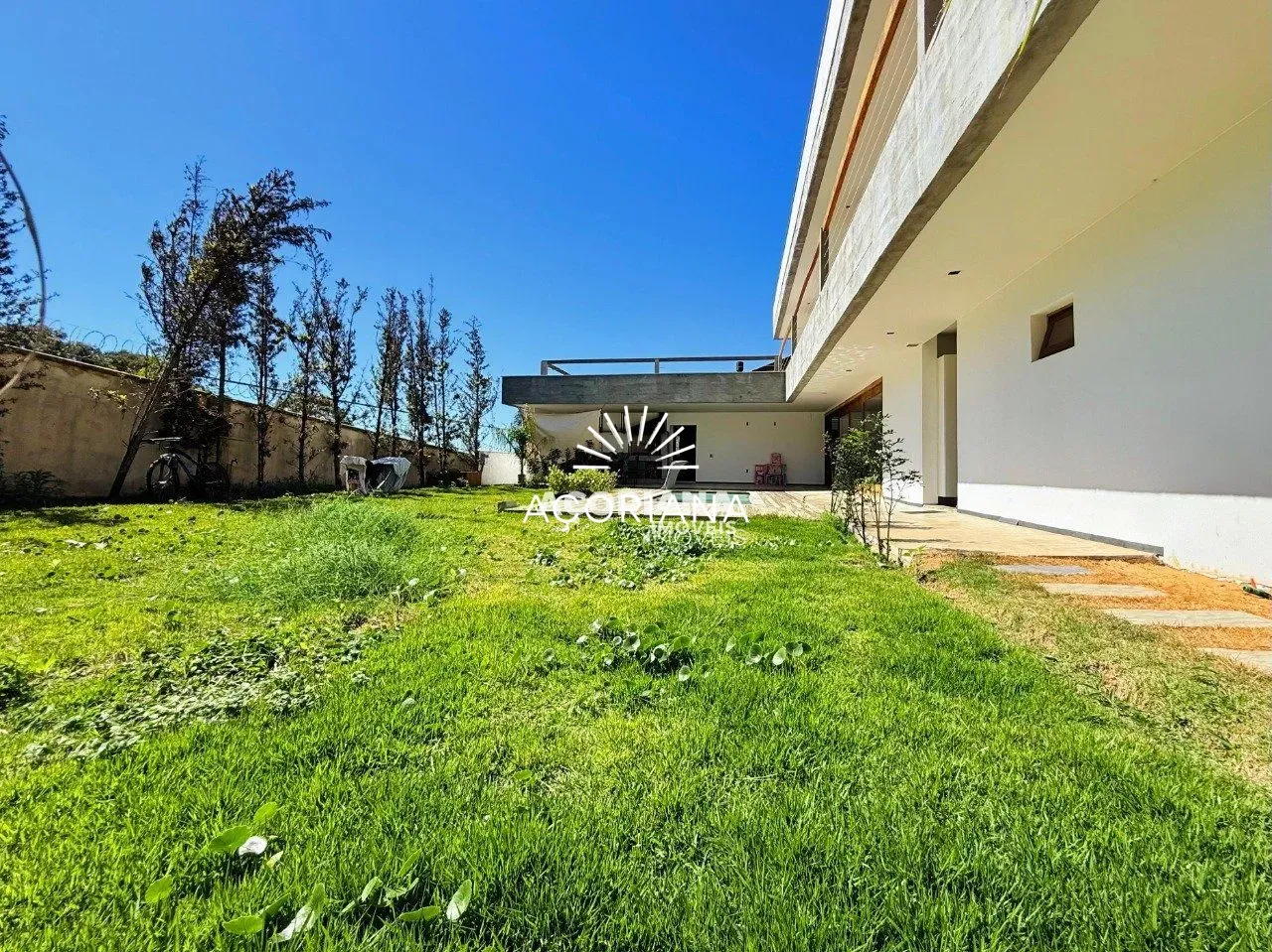 House with open-plan kitchen and 5 bedrooms over 558 m² — photo 60